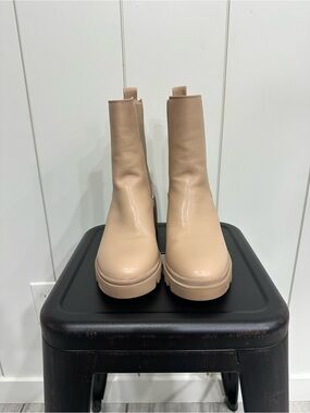 Women's Chelsea Lug Ankle Boot in Neutral Beige